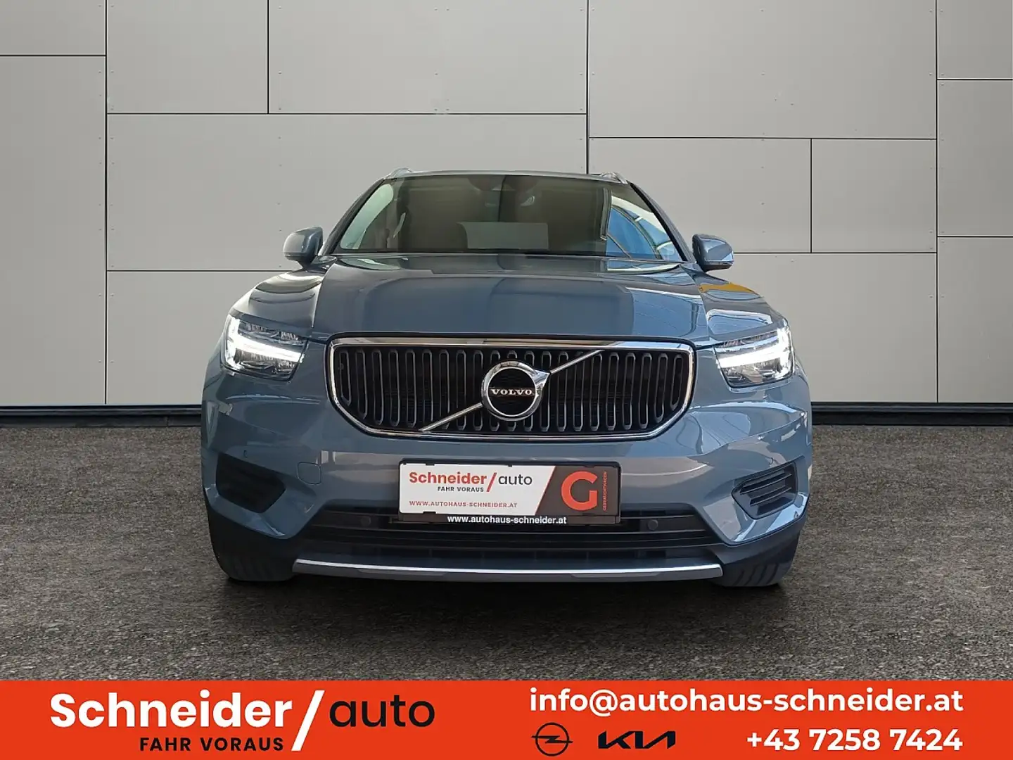 Volvo XC40 T2 Momentum Pro Grau - 2