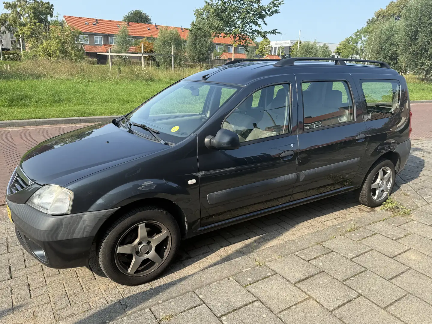 Dacia Logan 1.6 Lauréate Grijs - 2