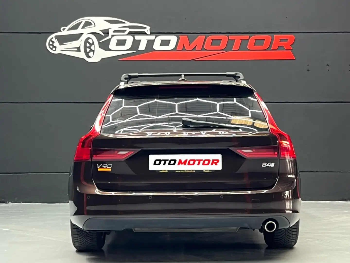 Volvo V90 D3 R-Design Aut. 150 Burdeos - 2