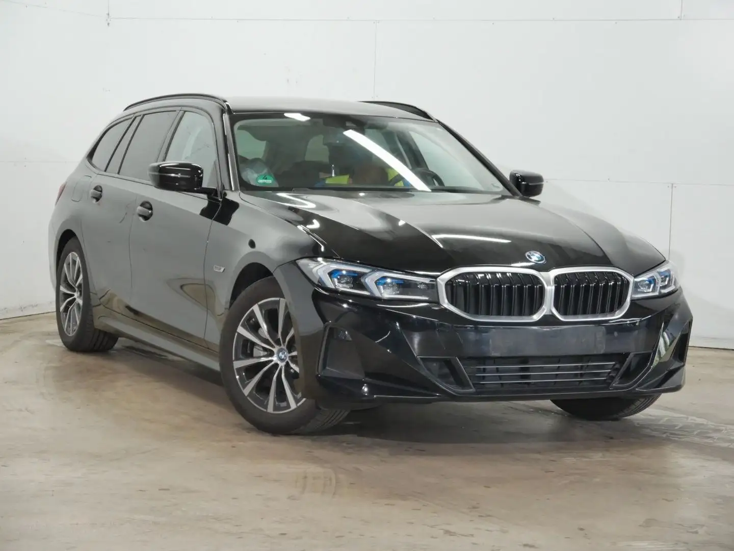 BMW 330 e Touring KZU HuD Adapt. LED LRHZ SHZ 3-ZK M. Zwart - 2