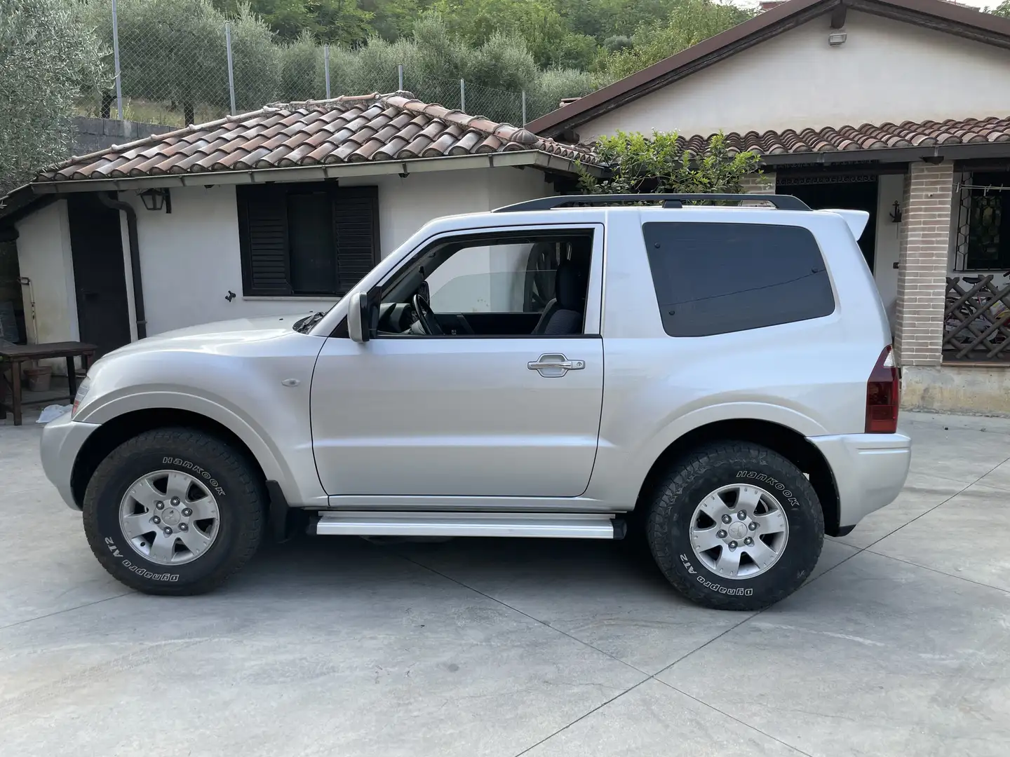 Mitsubishi Pajero - 1