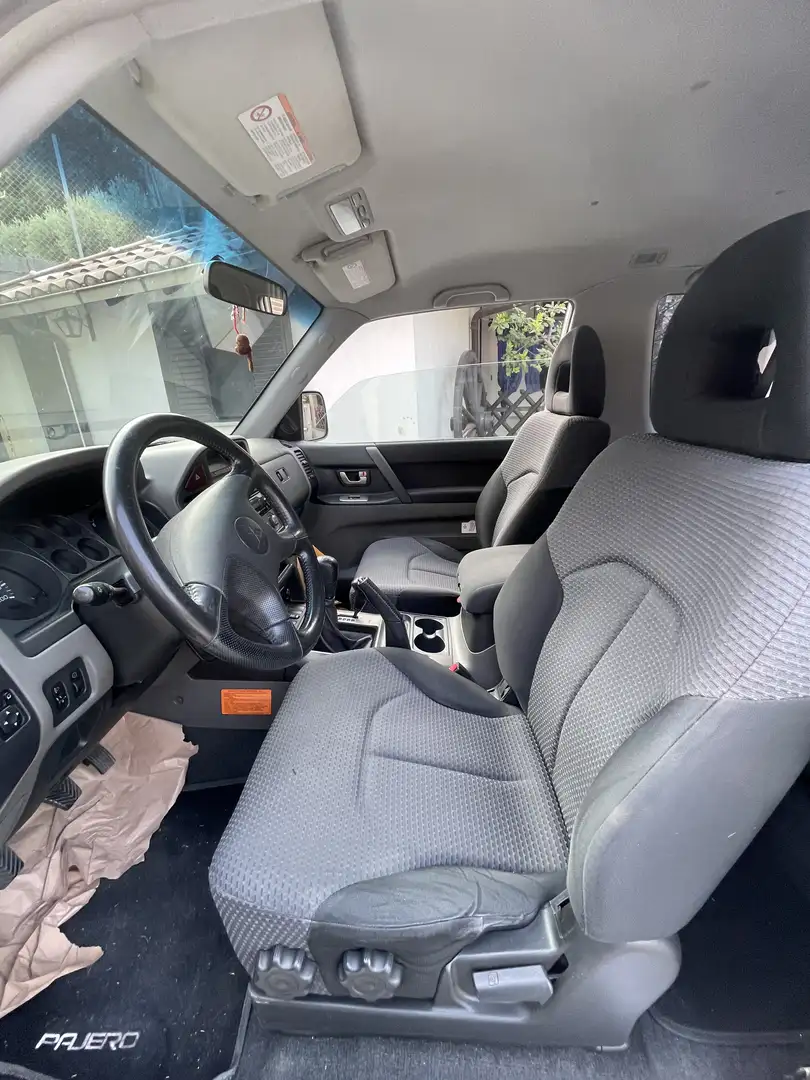 Mitsubishi Pajero - 2