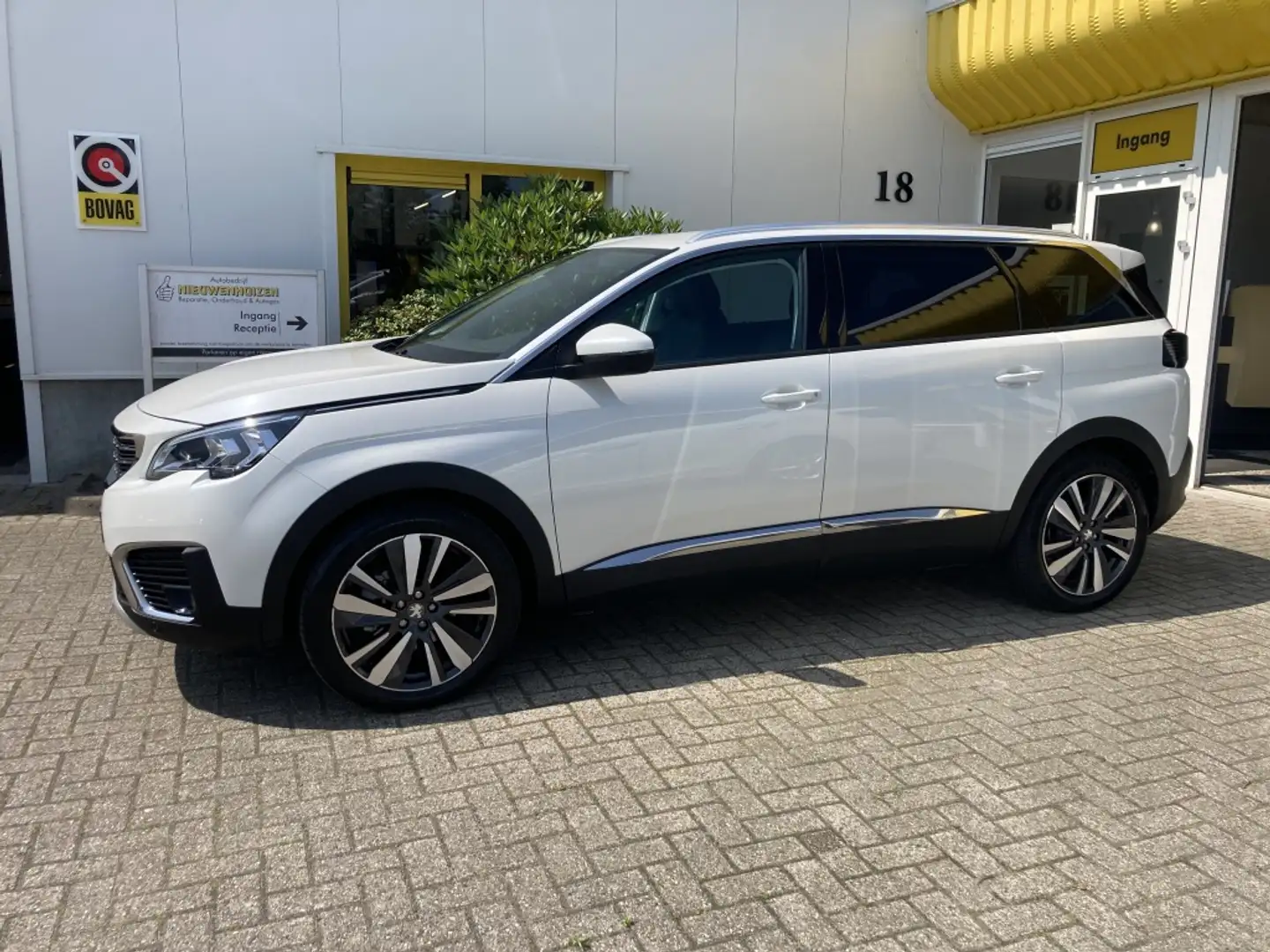 Peugeot 5008 1.2 Allure 7 Persoons Automaat Trekhaak Leer Wit - 2