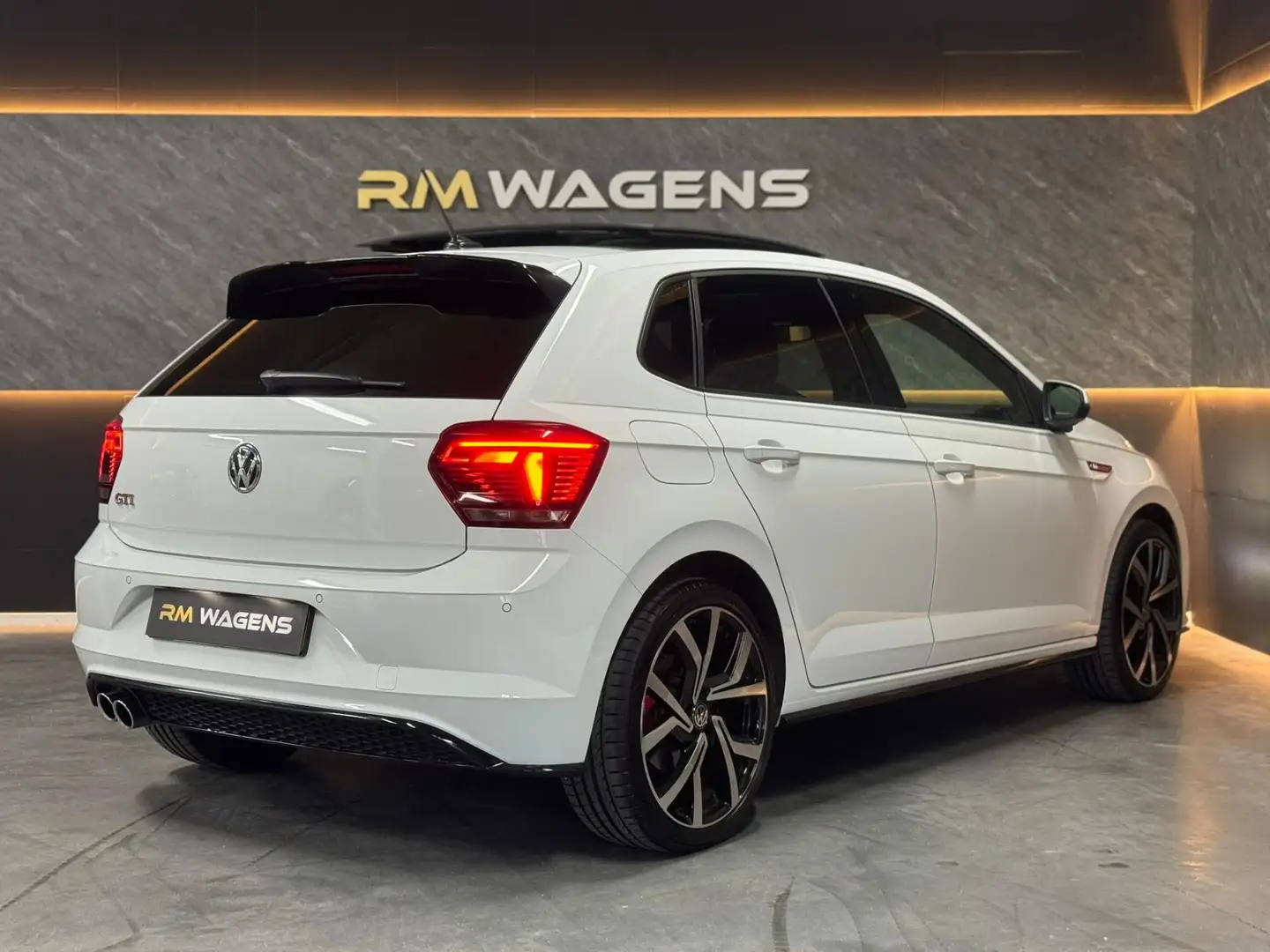 Volkswagen Polo GTI 2.0 TSI GTI|PANO|KEYLESS|CARPLAY|CAM Wit - 2