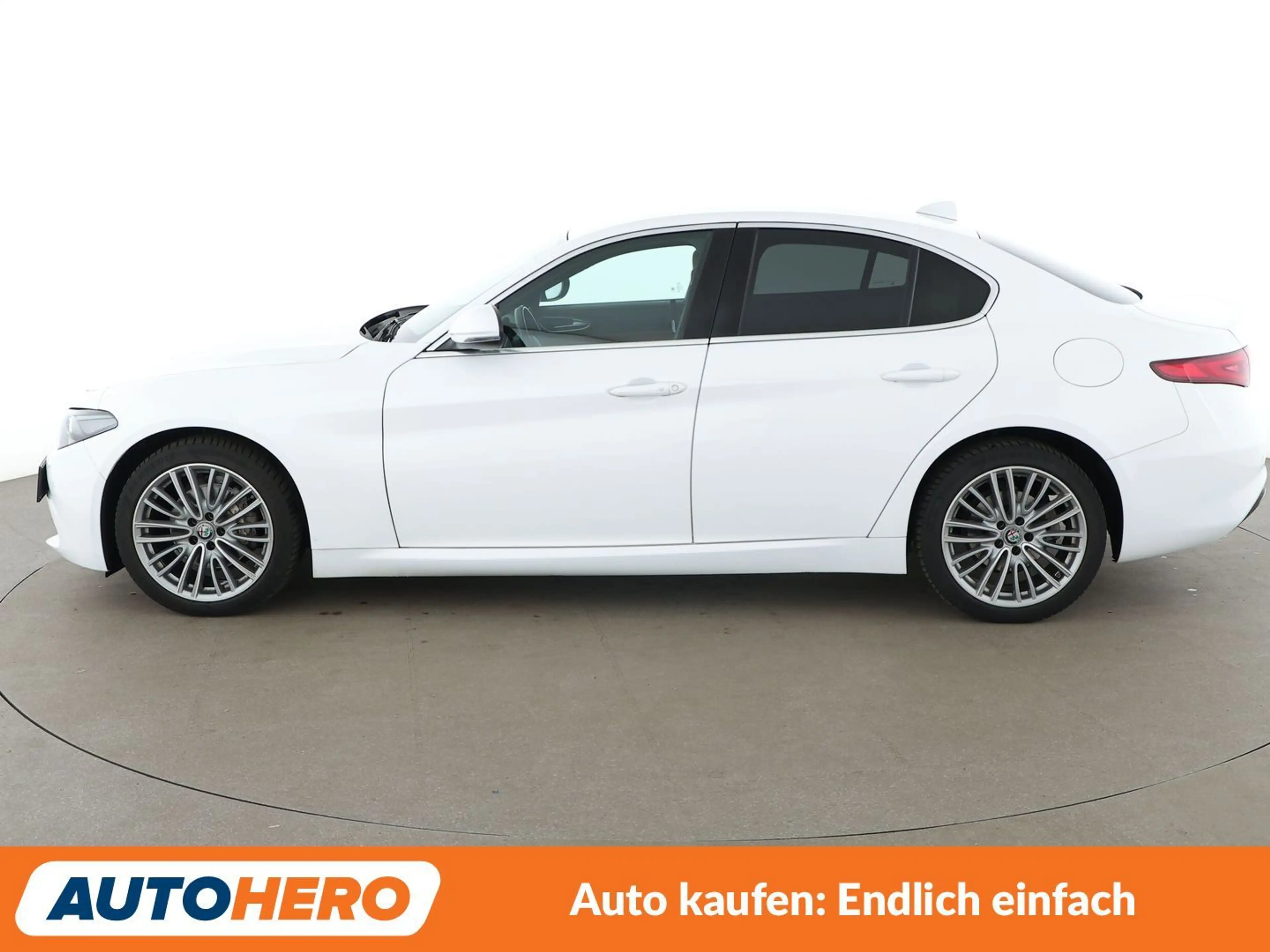 Alfa Romeo Giulia 2.0 Turbo Lusso Aut.*NAVI*BiXENON*CAM*ACC*SHZ* — photo 3