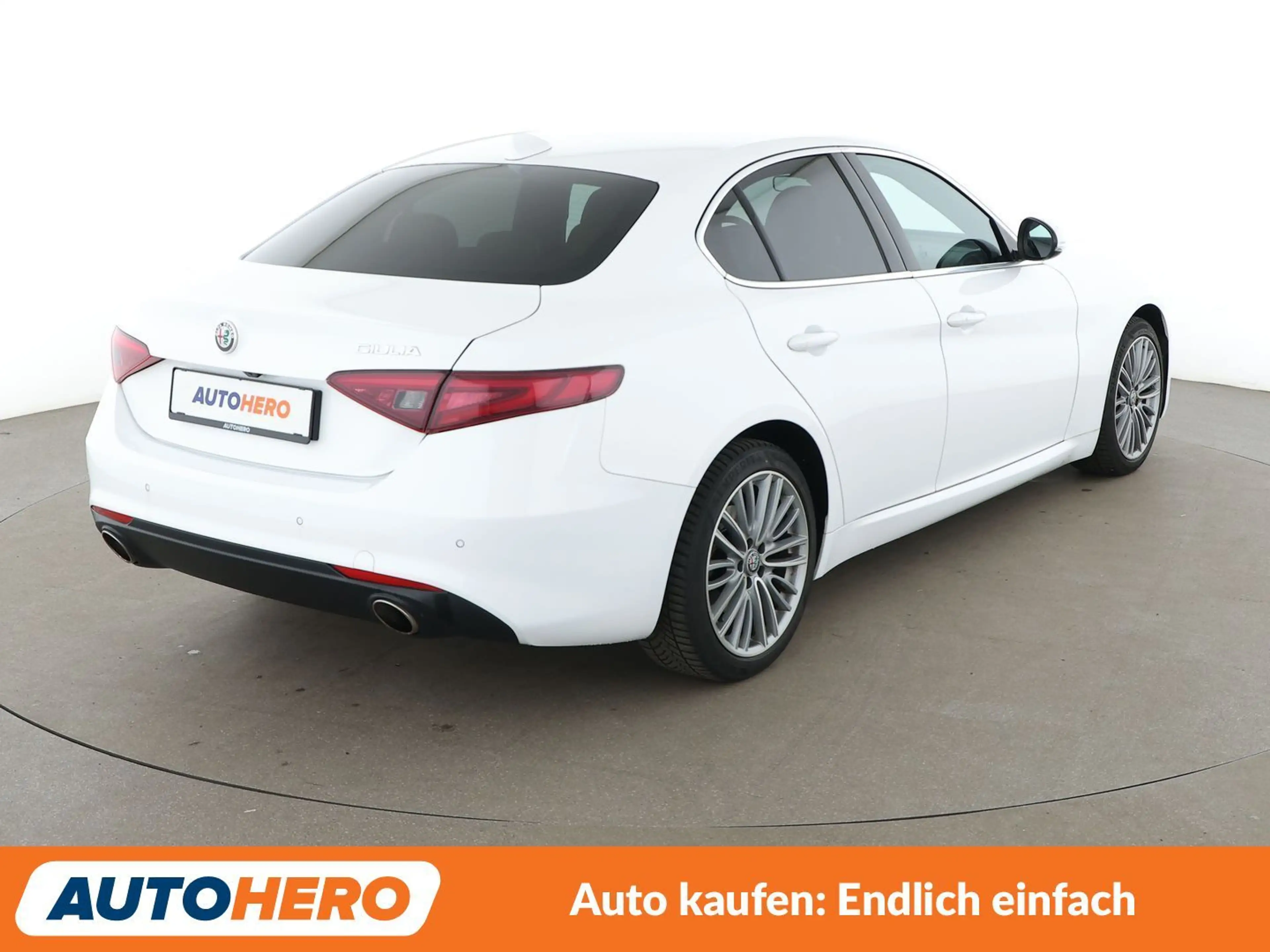 Alfa Romeo Giulia 2.0 Turbo Lusso Aut.*NAVI*BiXENON*CAM*ACC*SHZ* — photo 6