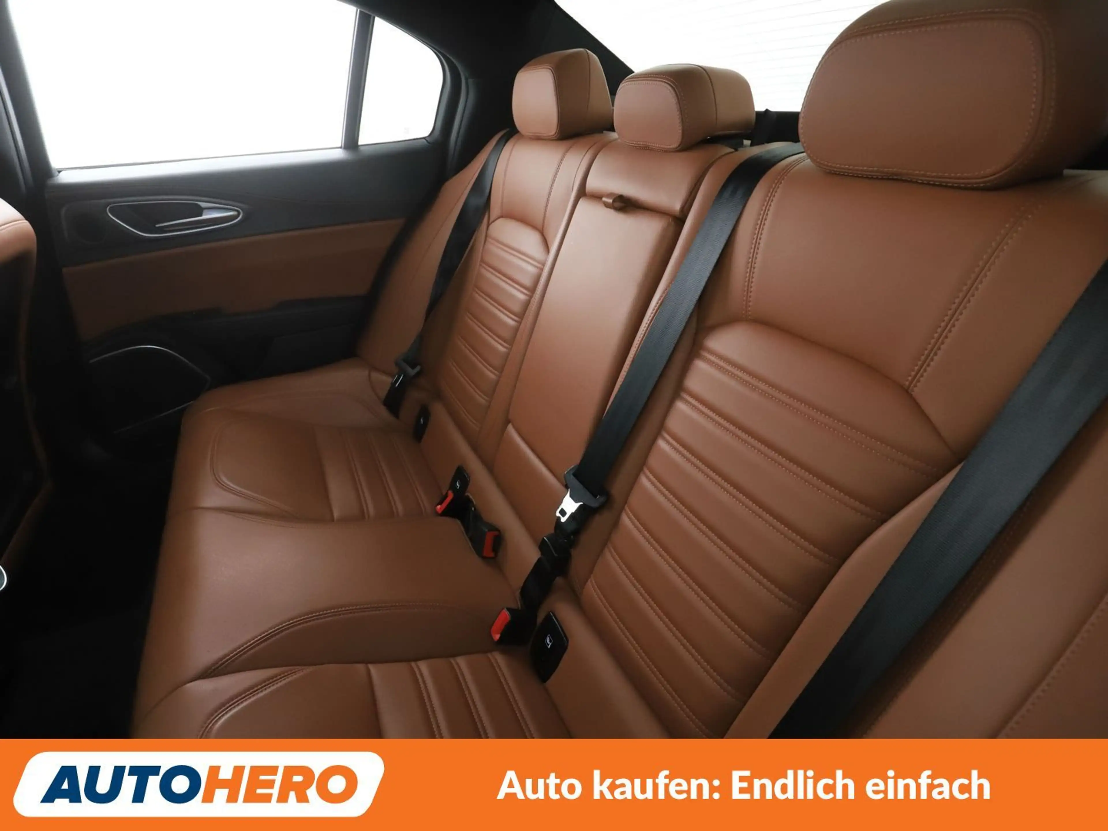 Alfa Romeo Giulia 2.0 Turbo Lusso Aut.*NAVI*BiXENON*CAM*ACC*SHZ* — photo 14