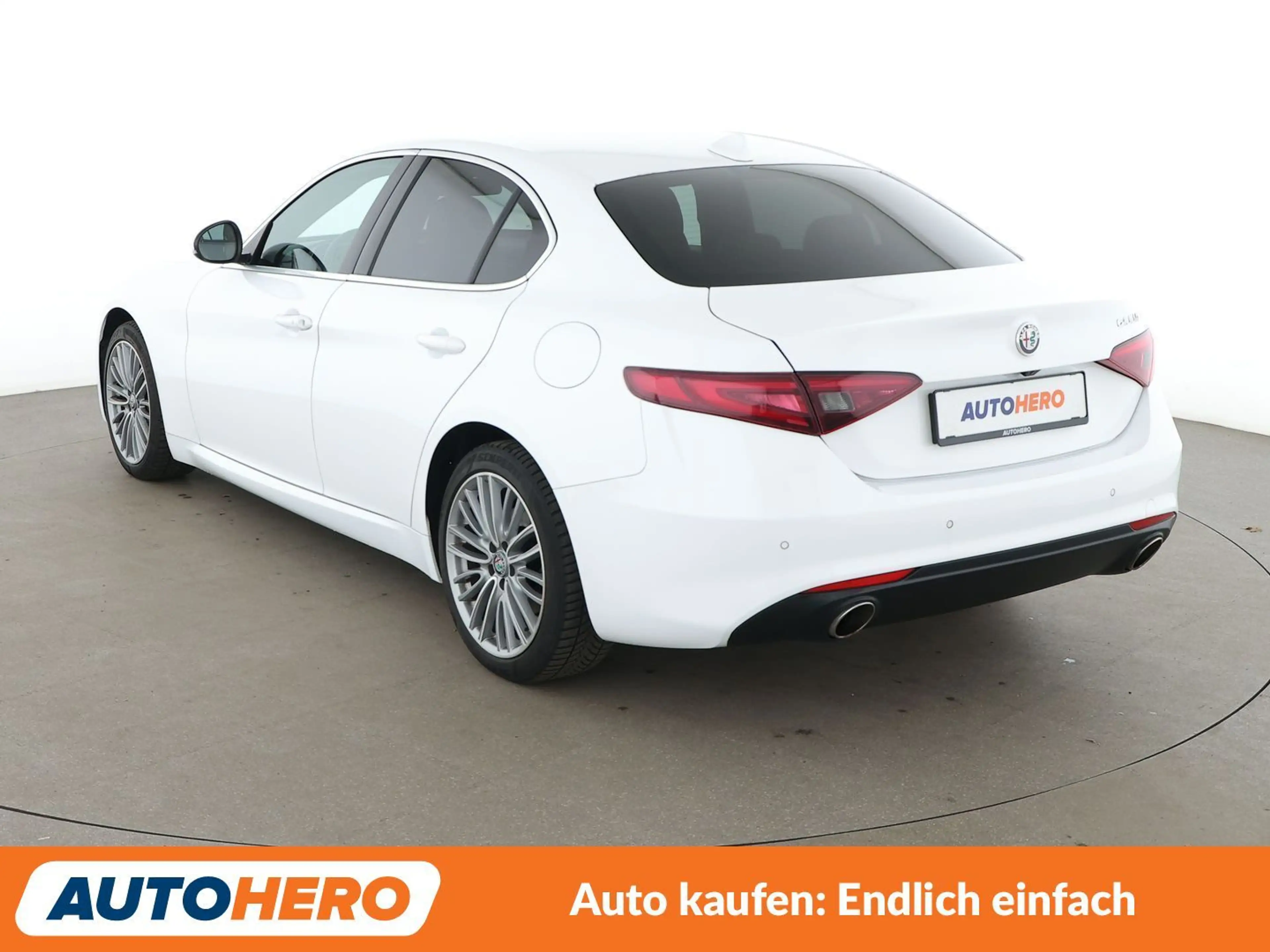 Alfa Romeo Giulia 2.0 Turbo Lusso Aut.*NAVI*BiXENON*CAM*ACC*SHZ* — photo 4