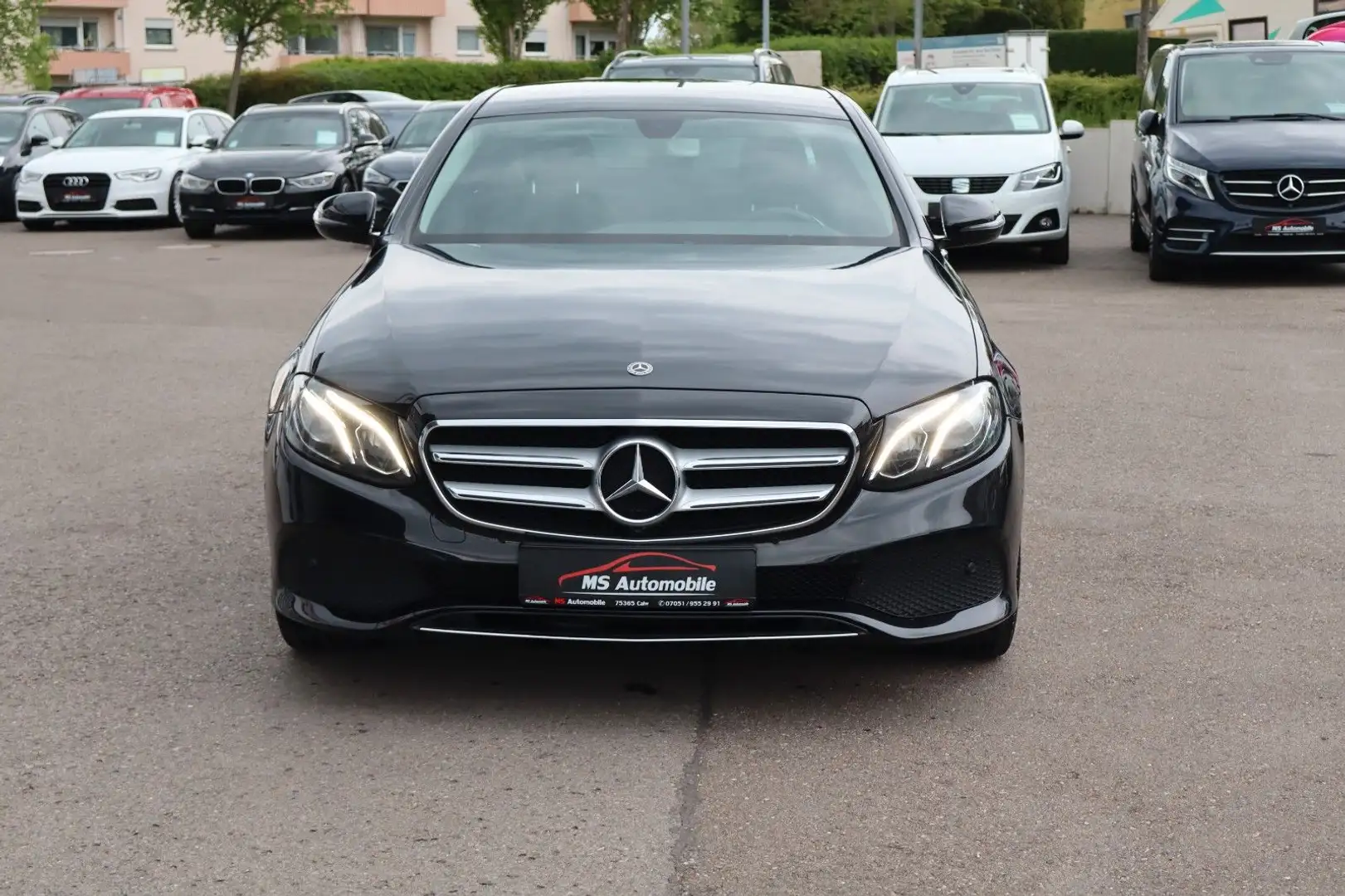 Mercedes-Benz E 400 Lim. 4-Matic Avantgarde Navi_LED_Kamera Black - 2