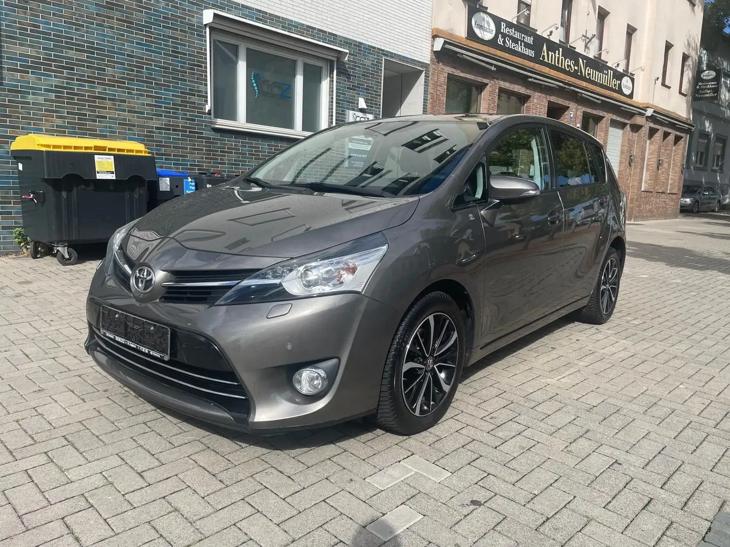 Toyota Verso 1.8 Edition-S+ Automatik *Navi/R-Kamera* Grau - 1