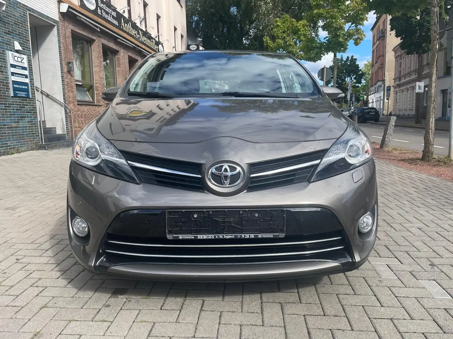 Toyota Verso 1.8 Edition-S+ Automatik *Navi/R-Kamera* Grau - 2