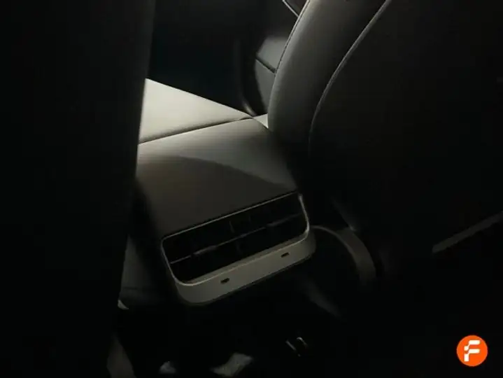 Tesla Model 3 2022, foto 21