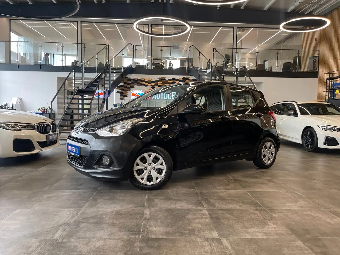 Hyundai i10 Trend 5-Türer Aut. *SHZ*LHZ*KLIMA*EURO6* Schwarz - 1