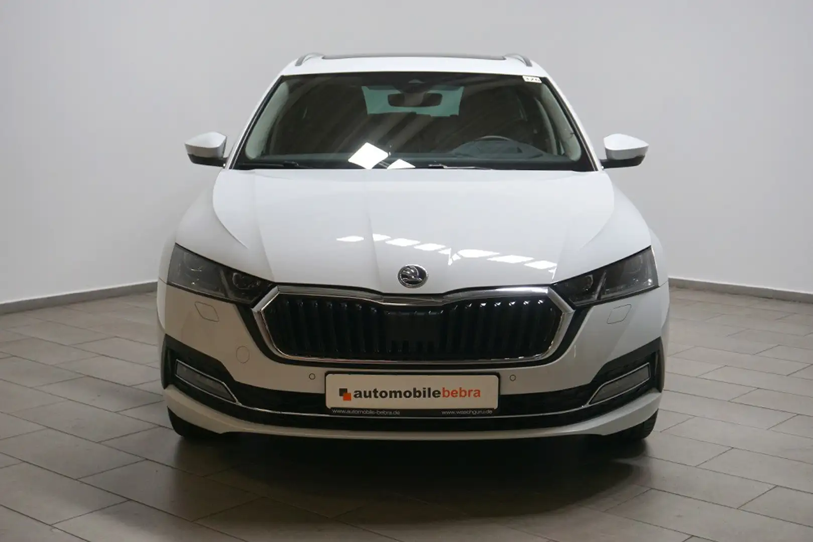Skoda Octavia 2.0TDI DSG Style Virtual Pano Standhz Weiß - 2
