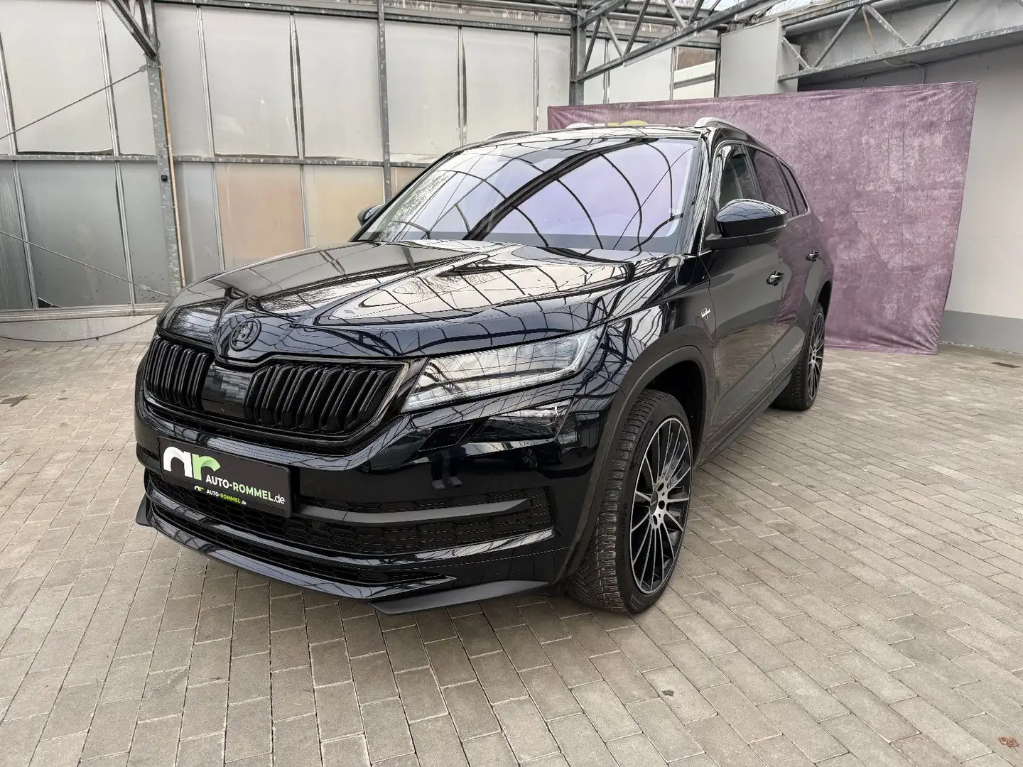 Skoda Kodiaq TSI DSG L&K 4x4 Voll AHK Sitzbelüftung Black - 1