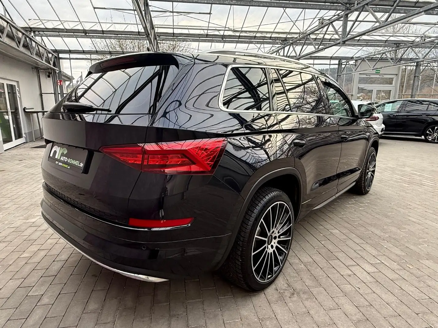 Skoda Kodiaq TSI DSG L&K 4x4 Voll AHK Sitzbelüftung Black - 2