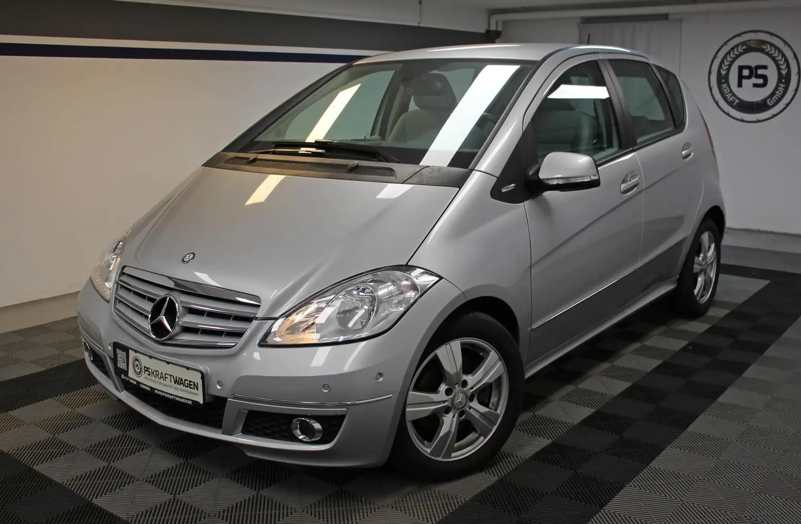 Mercedes-Benz A 200 CDI AVANTGARDE KLIMA NAVI TEMP SHZ BT 2.HD Silber - 1