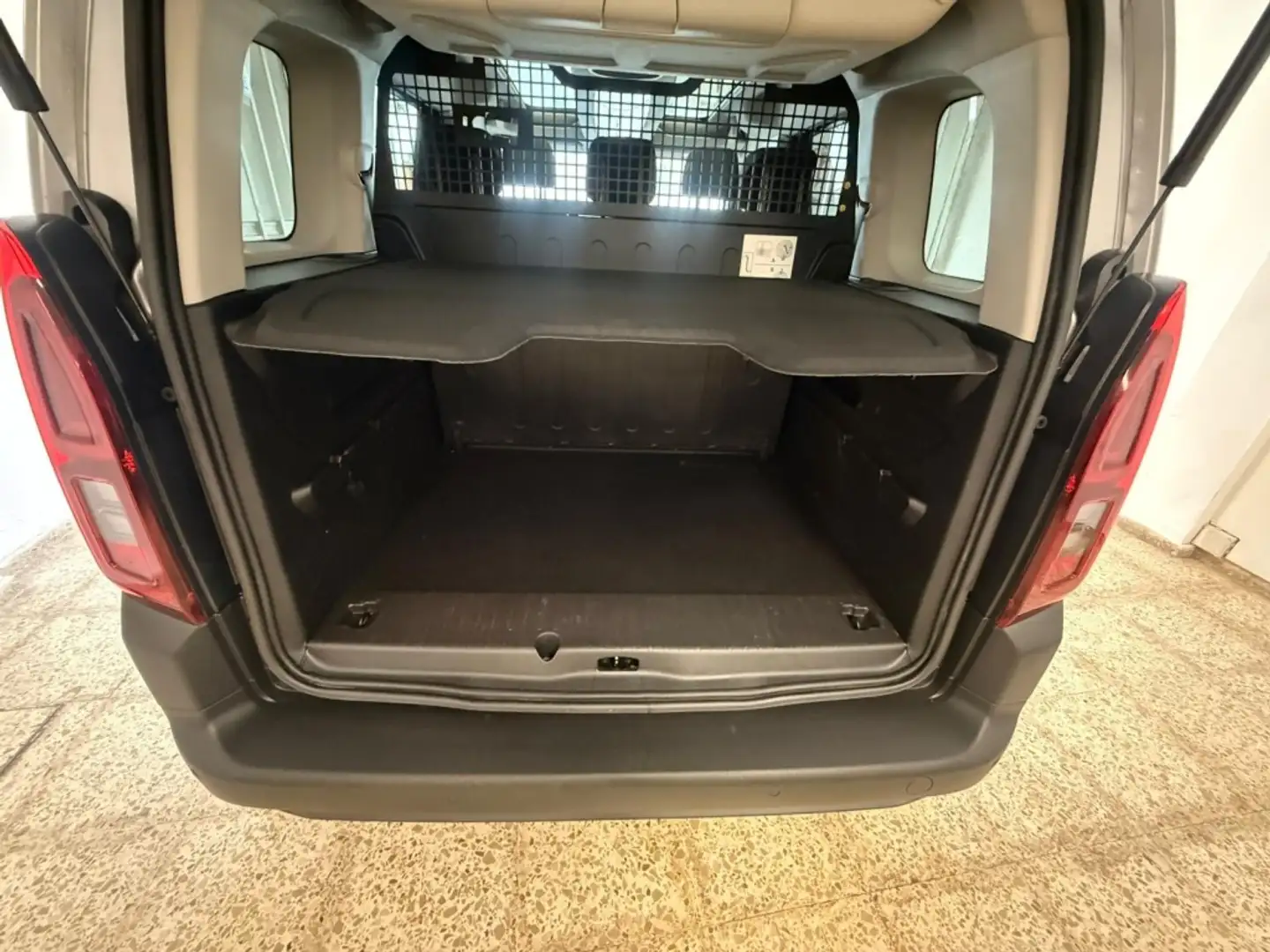 Citroen Berlingo BlueHDi S&S Talla M Shine 100 Gris - 2