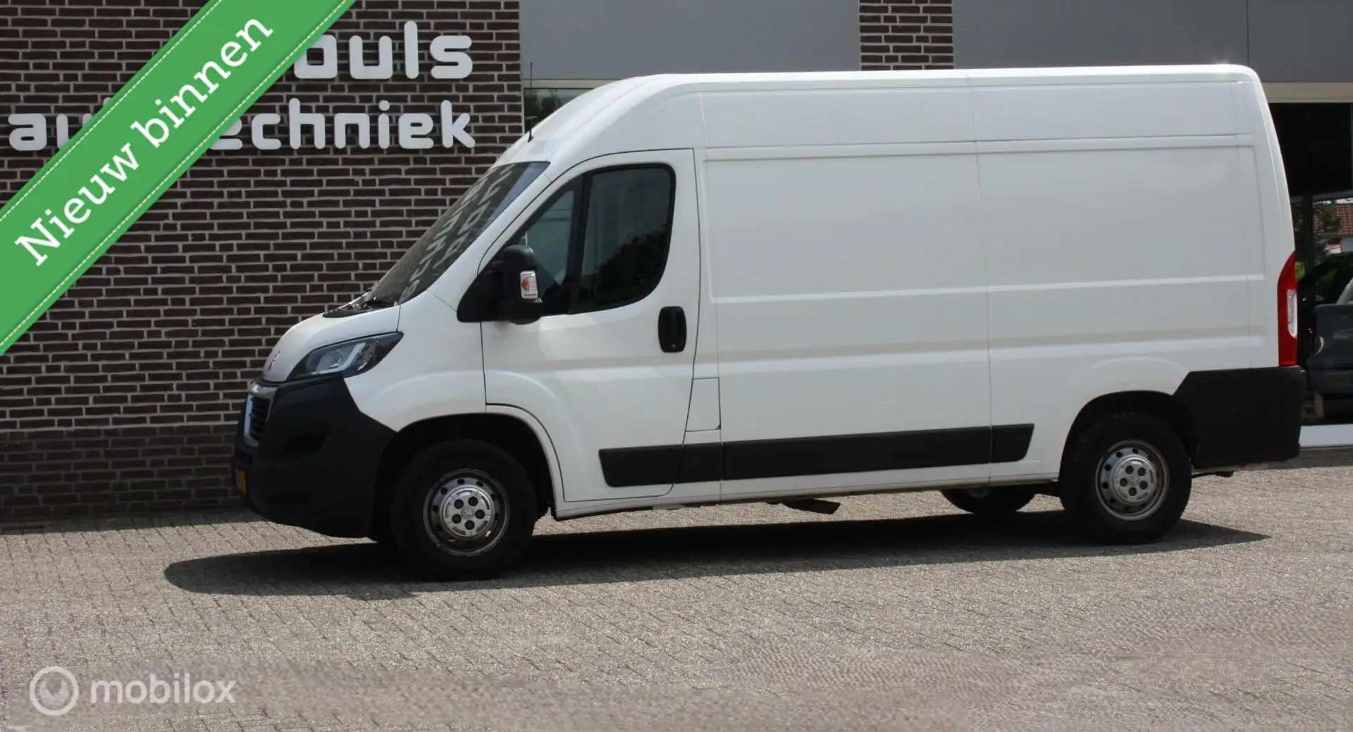 Peugeot Boxer Bestel 335 2.2 BlueHDi 140 L2H2 Asphalt - 1