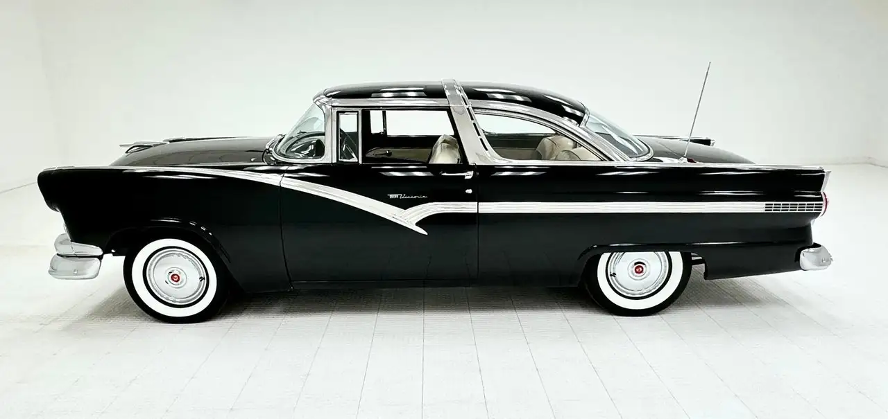 Ford Fairlane Crown Victoria 2 Door Hardtop, foto 2