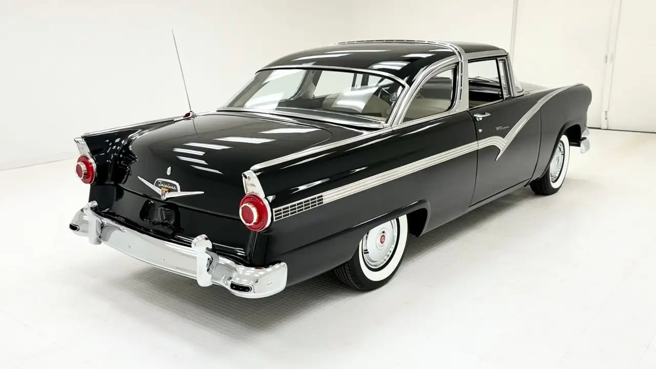 Ford Fairlane Crown Victoria 2 Door Hardtop, foto 5