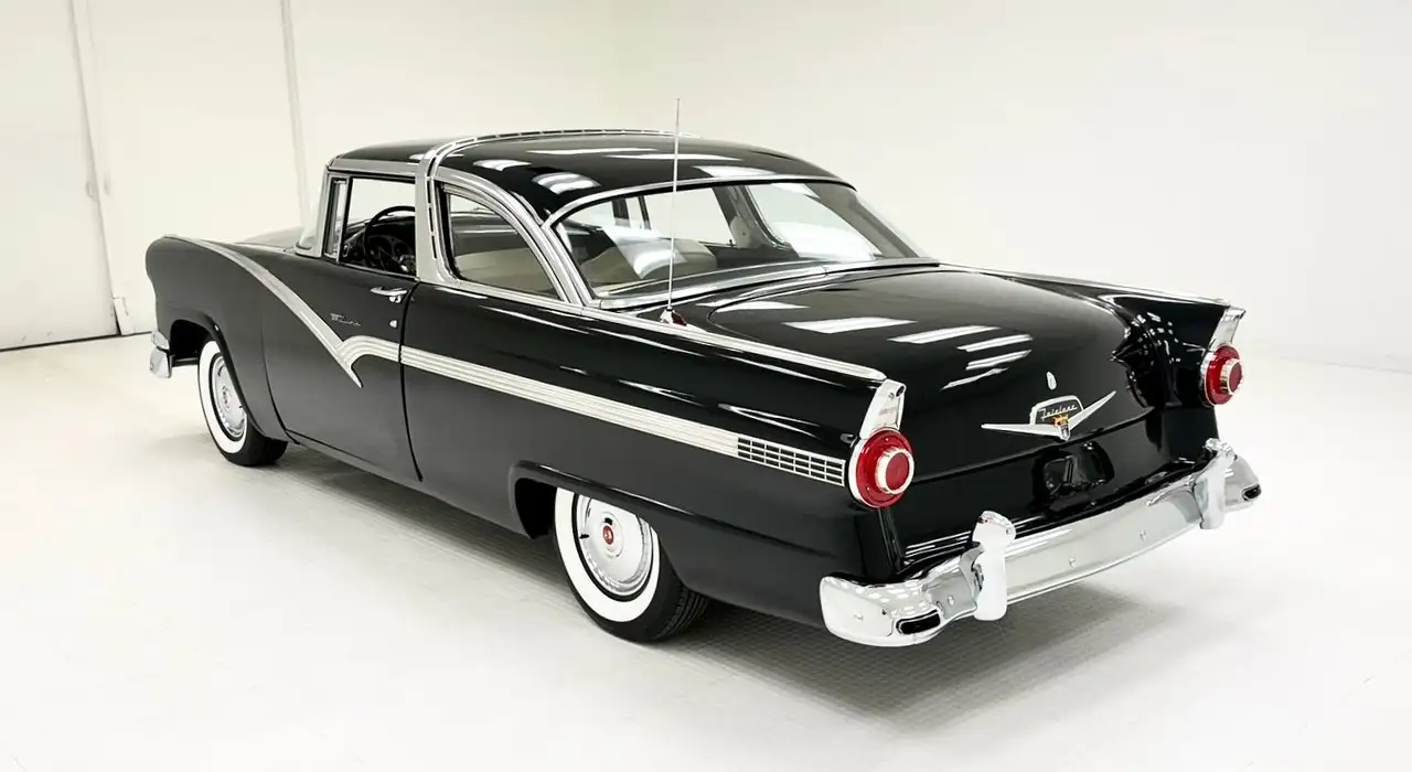 Ford Fairlane Crown Victoria 2 Door Hardtop, foto 3