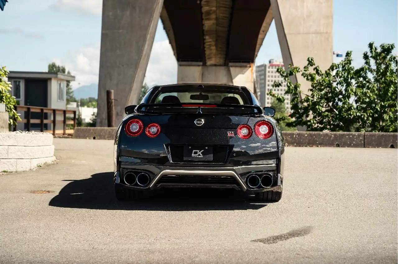 Nissan GT-R снимка Nissan GT-R