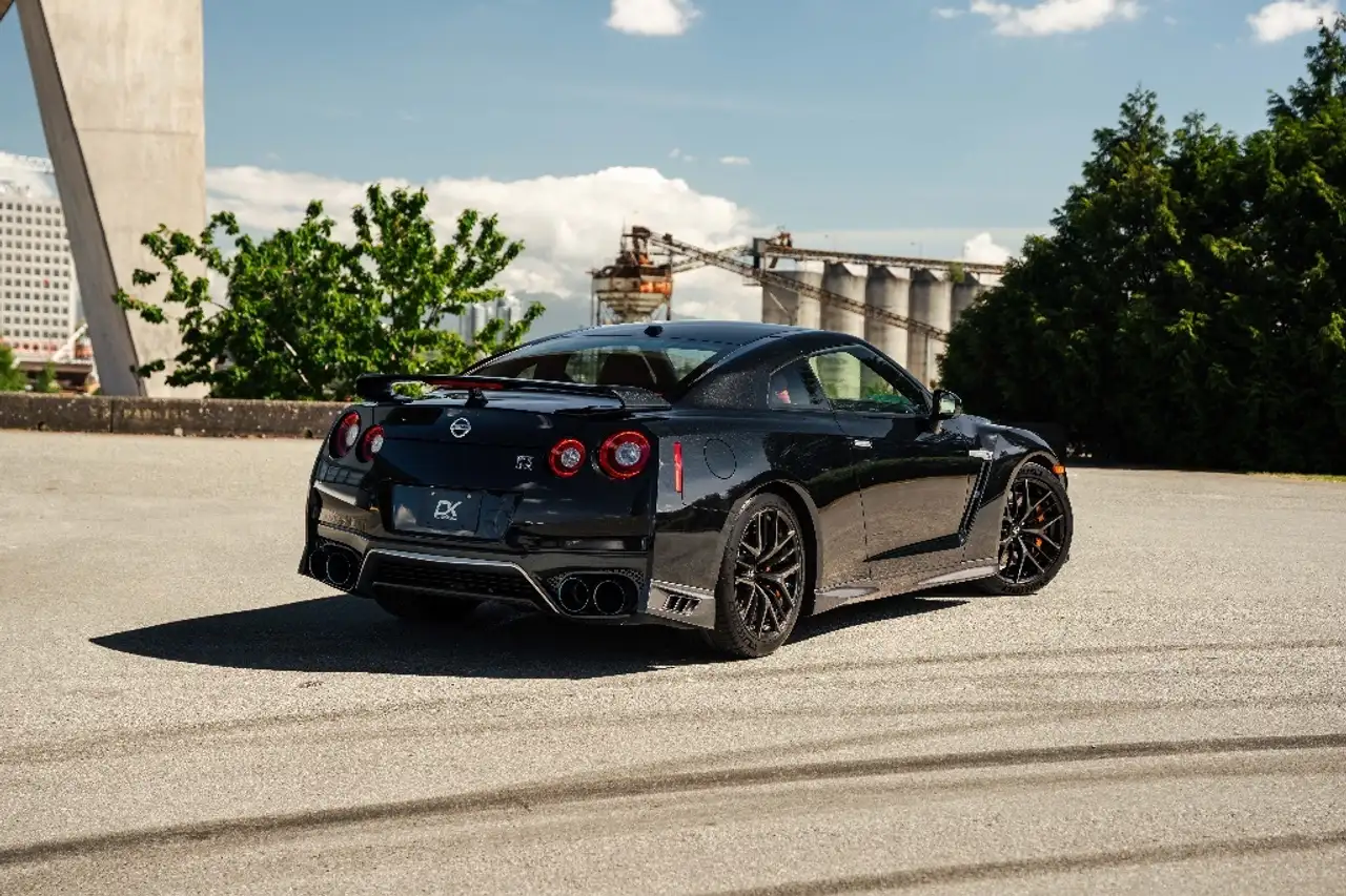 Nissan GT-R снимка Nissan GT-R