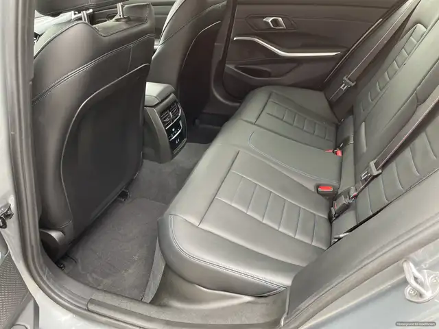 BMW 3 Series view 11