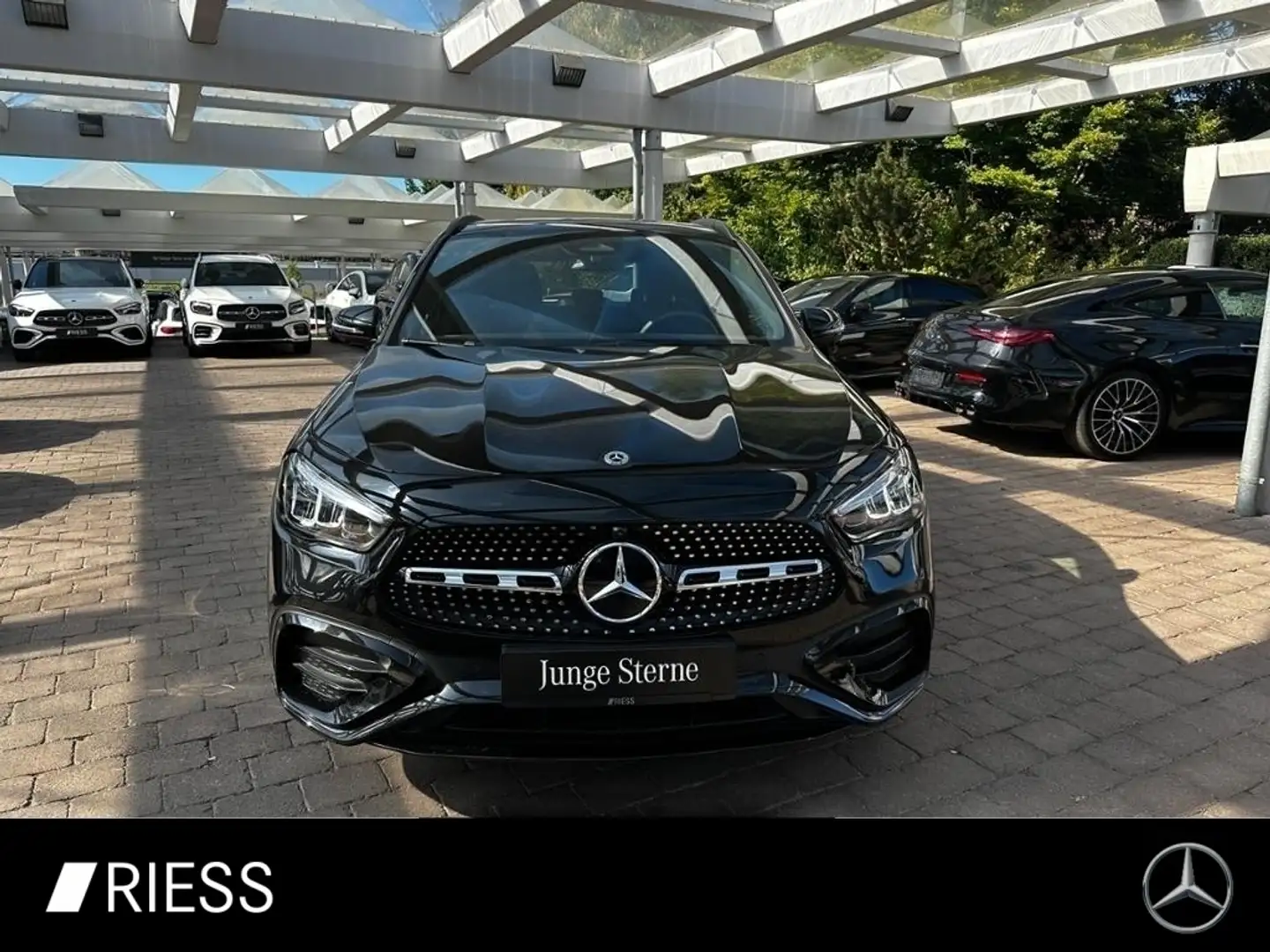 Mercedes-Benz GLA 200 d 4M AMG Sport Night Distr Pano AHK 360 Zwart - 2
