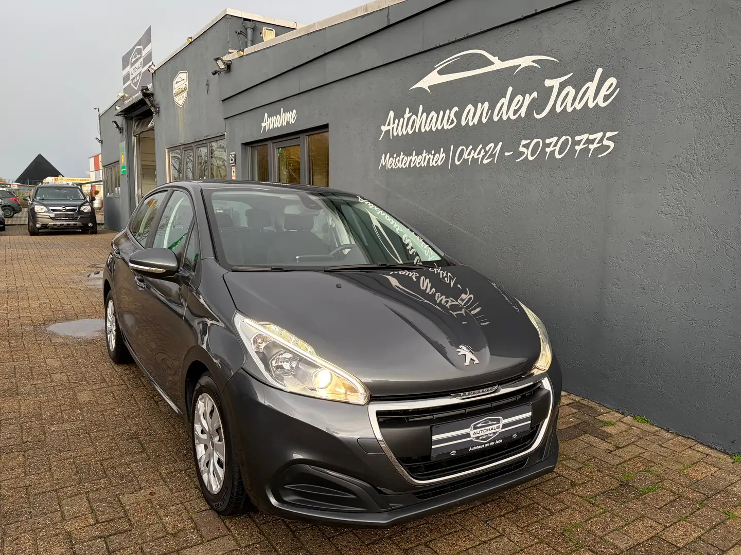 Peugeot 208 Active*Top Zustand*HU/AU Neu*Klima*2.Hand*AWR Neuw Grau - 1