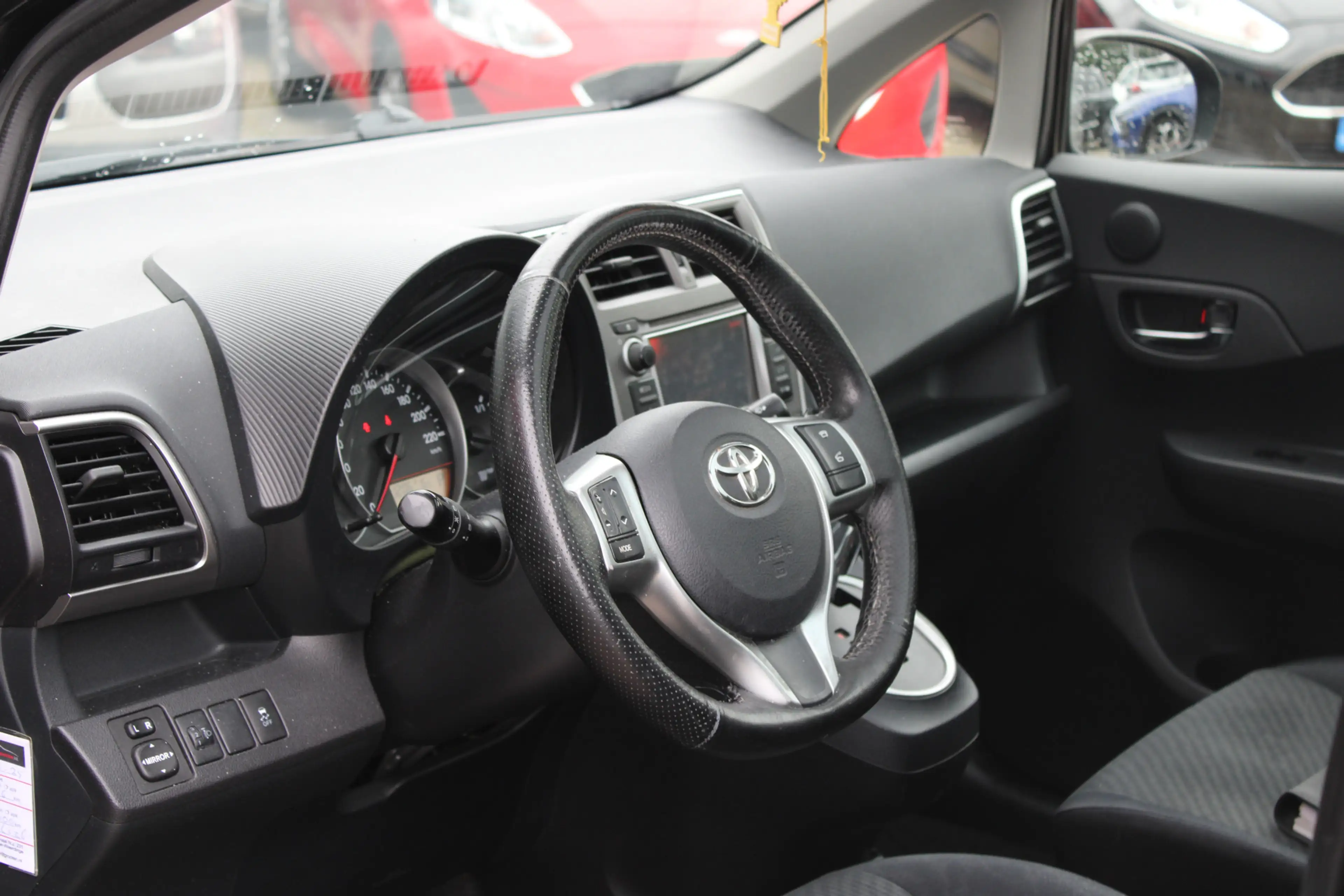 Toyota Verso-S 1.3 VVT-i Dynamic//Automaat//Pano//Trekhaak!! — photo 4