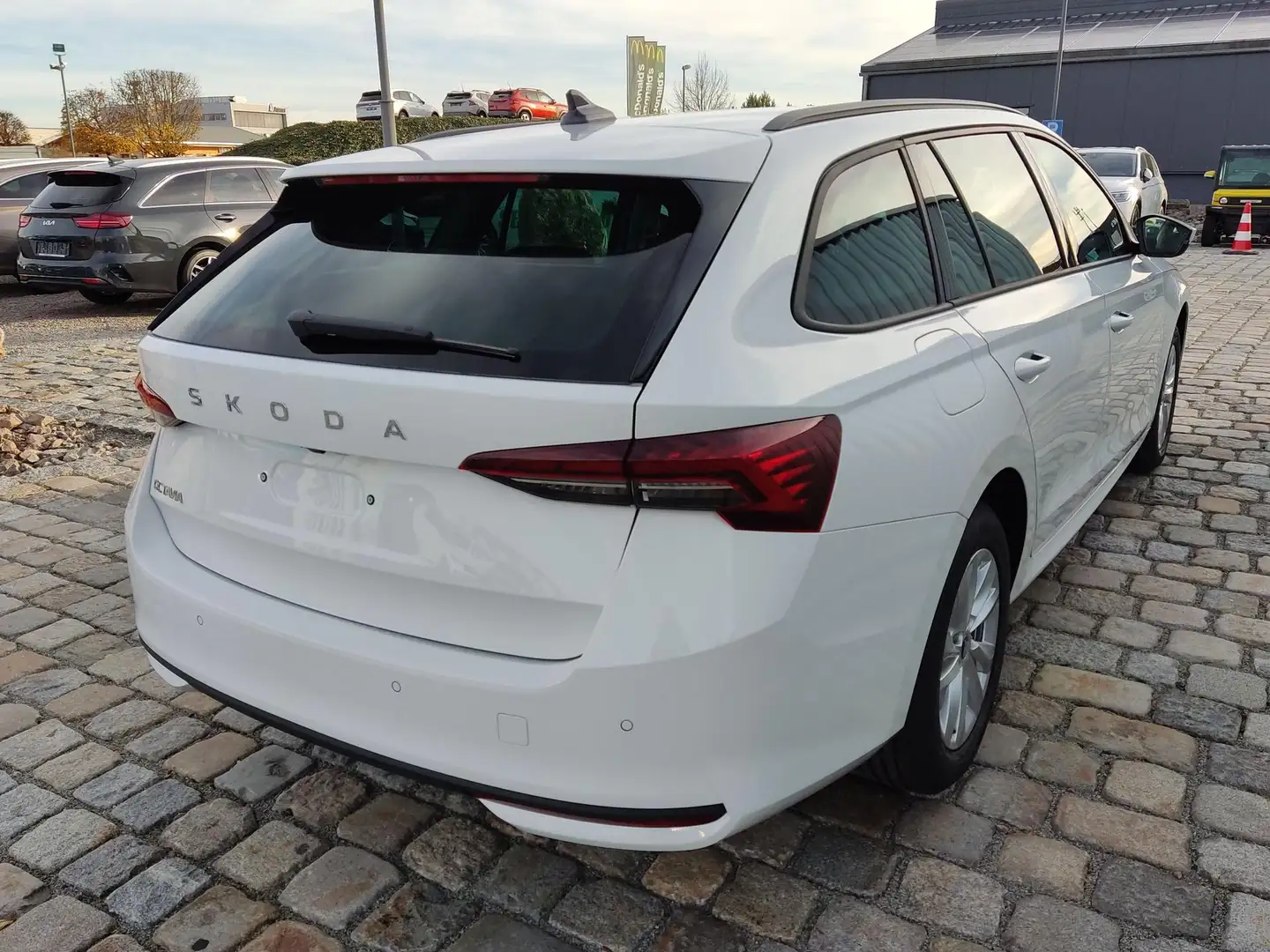 Skoda Octavia Combi Selection 2,0 TDI 150 PS DSG-4 Jahre Gara... Weiß - 2