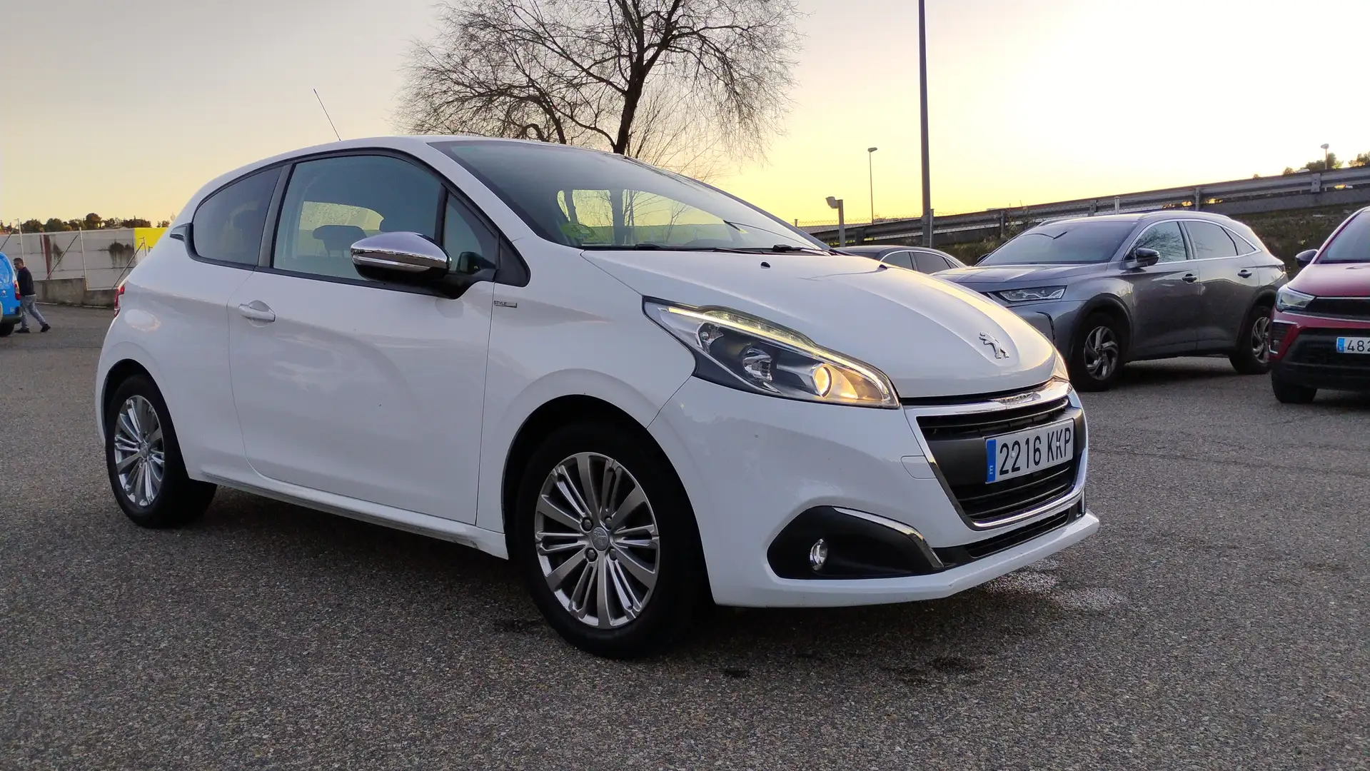 Peugeot 208 1.2 PureTech S&S Style 82 Blanc - 1