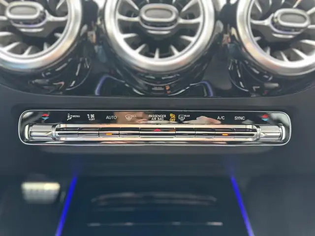 Mercedes-Benz GLA view 16