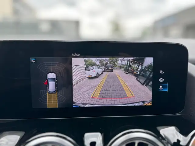 Mercedes-Benz GLA view 14
