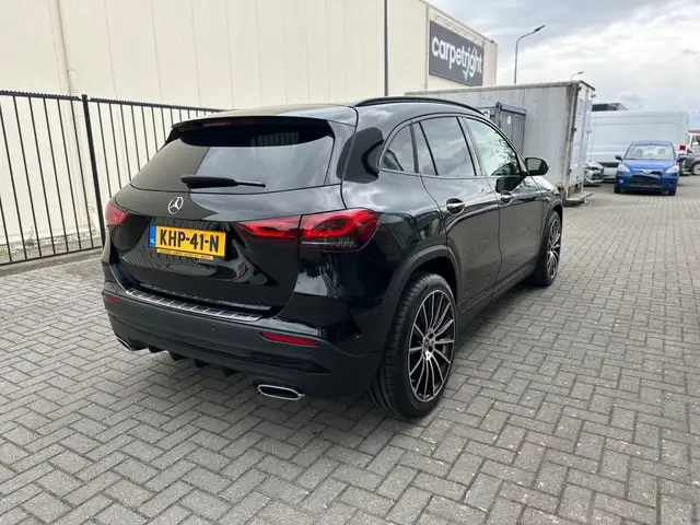 Mercedes-Benz GLA view 7