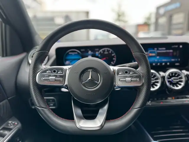 Mercedes-Benz GLA view 10