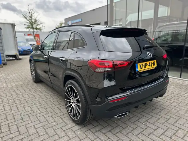 Mercedes-Benz GLA view 9