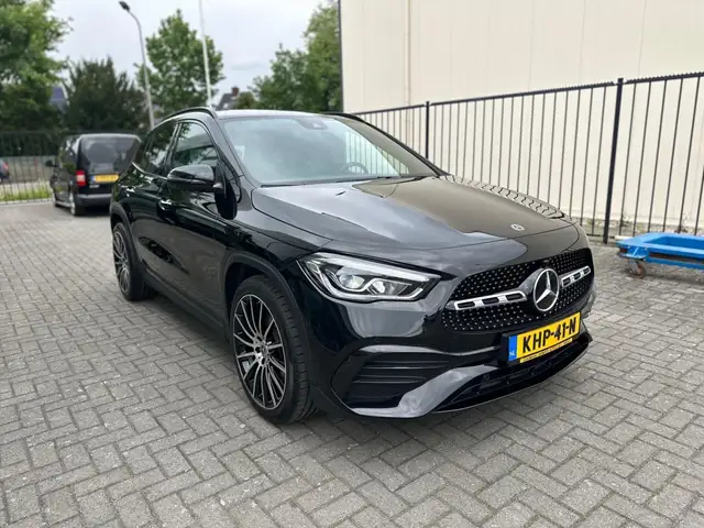 Mercedes-Benz GLA view 6