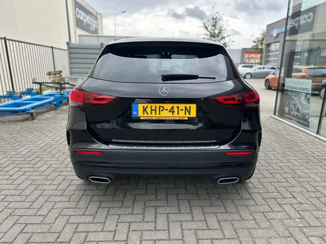 Mercedes-Benz GLA view 8