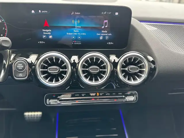 Mercedes-Benz GLA view 15