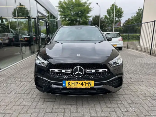 Mercedes-Benz GLA view 5