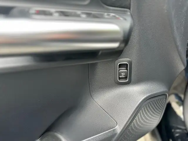 Mercedes-Benz GLA view 21