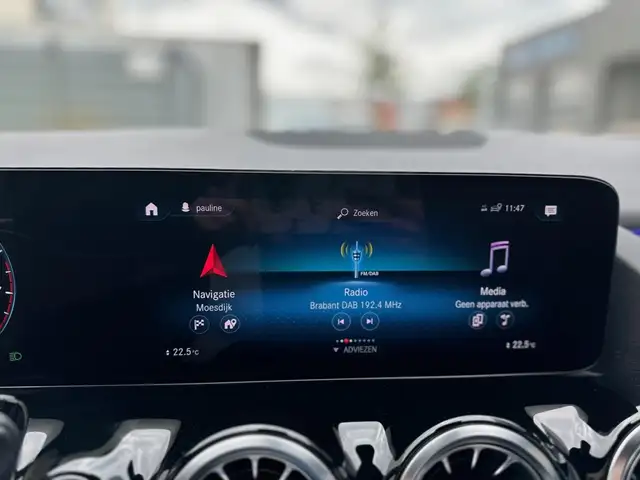 Mercedes-Benz GLA view 12