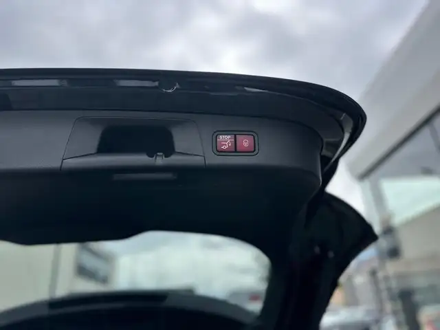 Mercedes-Benz GLA view 23