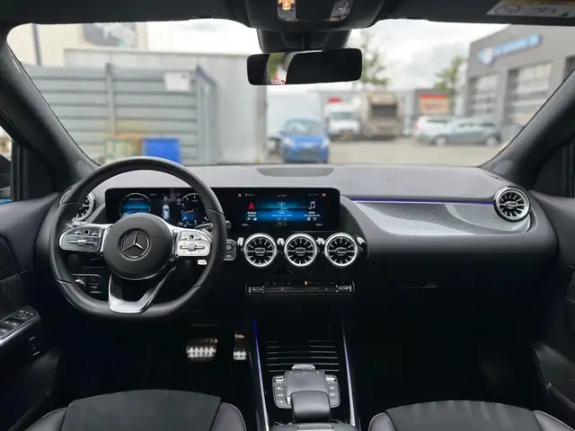 Mercedes-Benz GLA view 2