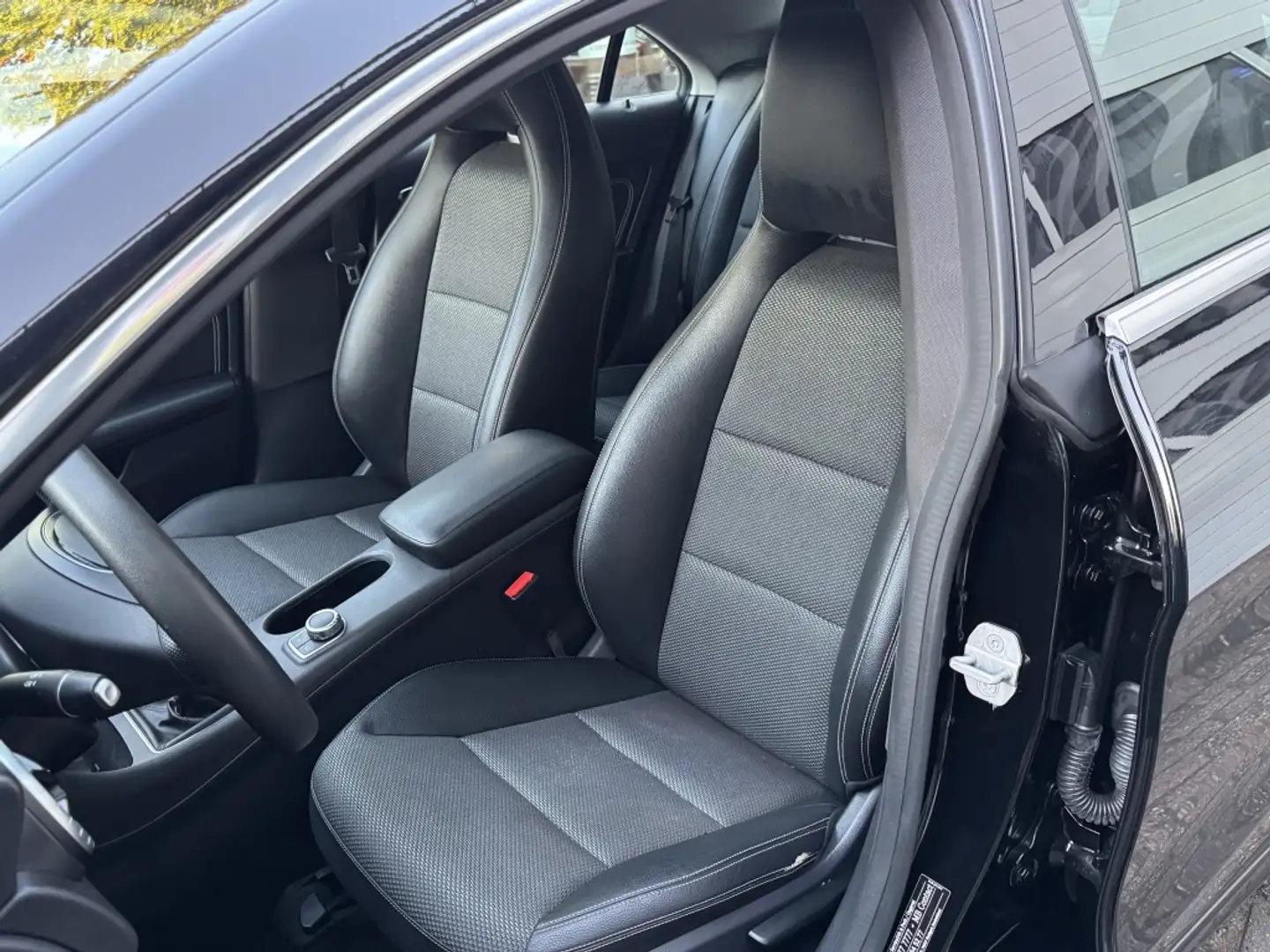 Mercedes-Benz CLA 200 CDI Ambition Noir - 2