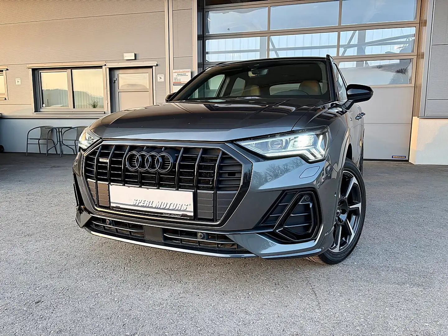 Audi Q3 40 TDI quattro S-line *GARANTIE* Grau - 1