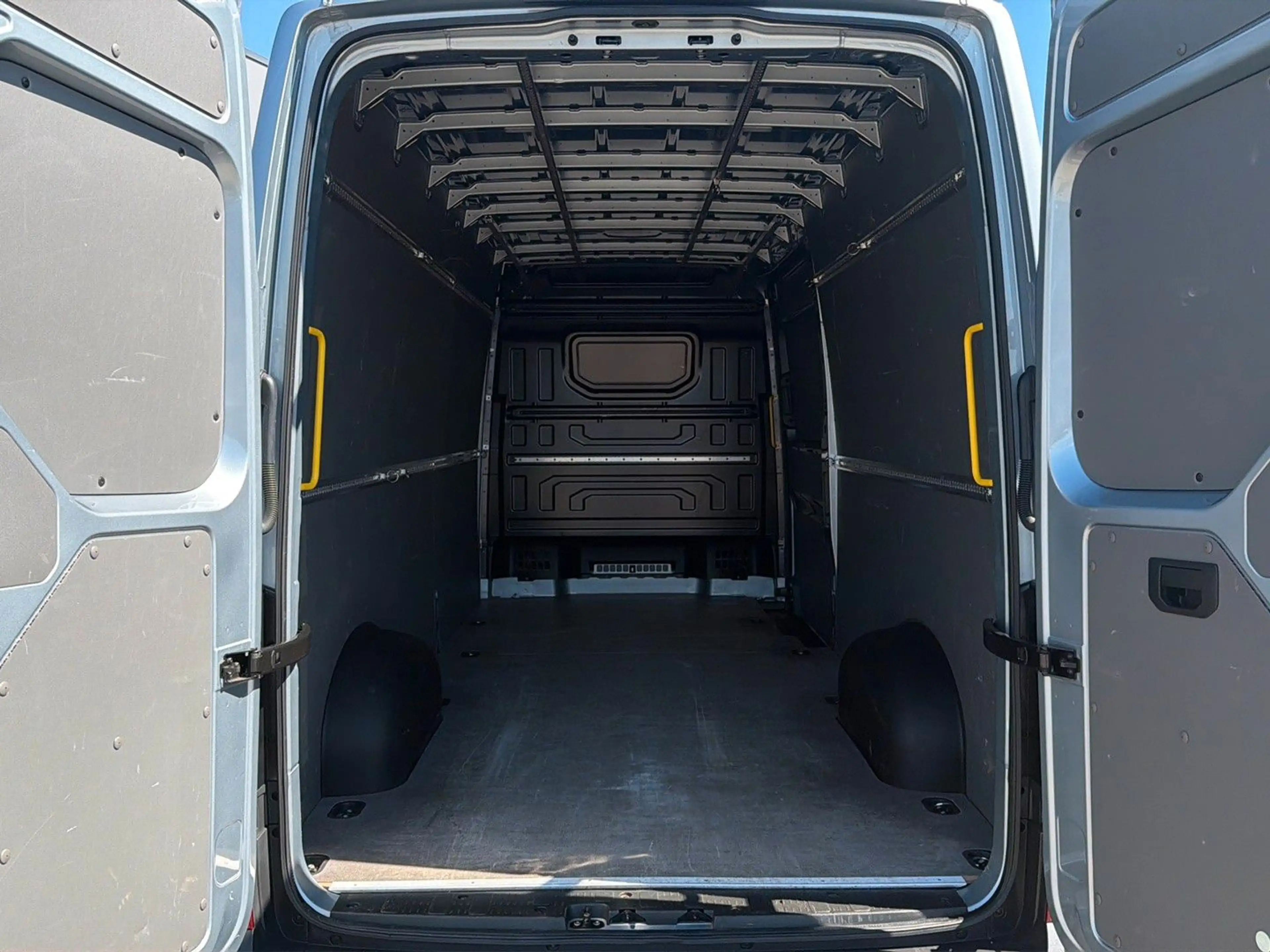 Volkswagen Crafter Kasten LR IQ Klima Rückfahrkamera — photo 10